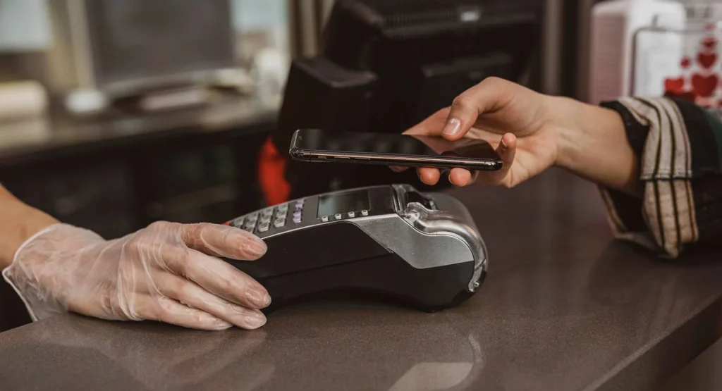 close-up-customer-paying-her-coffee-bill