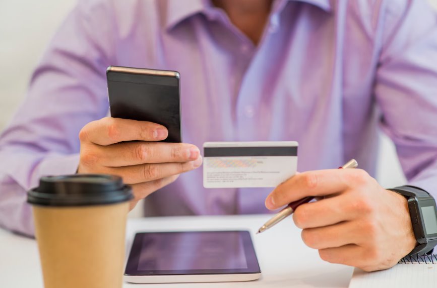 Customer accepting credit card payment using smartphone
