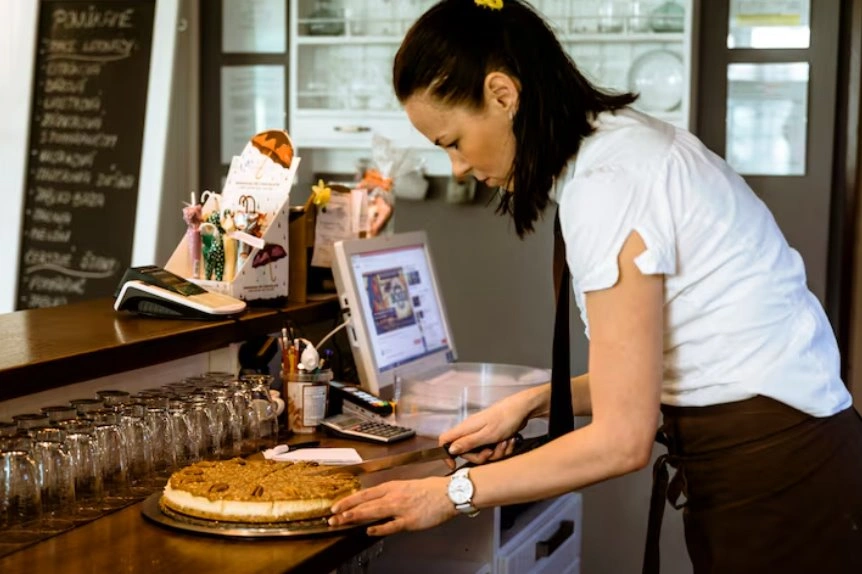 Using restaurant POS system for order management