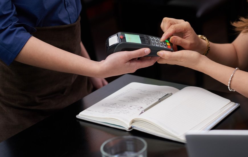 Wireless credit terminal simplifying customer payment transactions